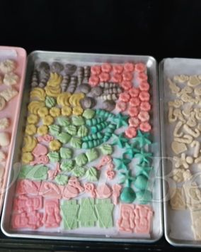 Home Baked designer Cakes and Muffins