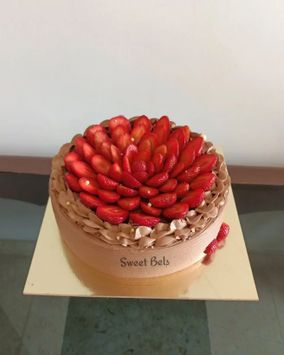Home Baked designer Cakes and Muffins