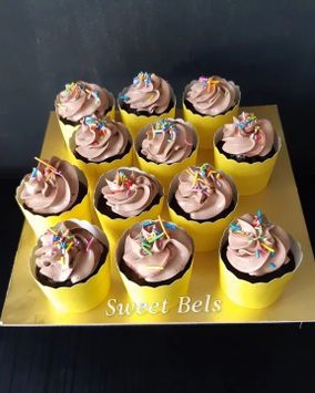 Home Baked designer Cakes and Muffins