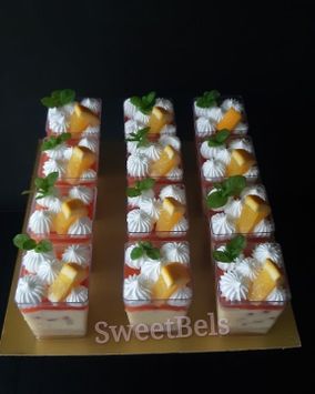 Home Baked designer Cakes and Muffins