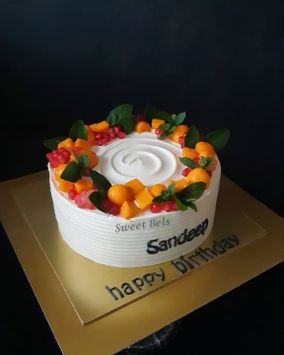Home Baked designer Cakes and Muffins