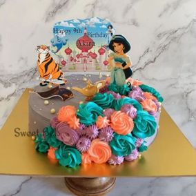 Home Baked designer Cakes and Muffins