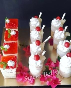 Home Baked designer Cakes and Muffins