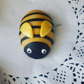 Home Baked designer Cakes and Muffins
