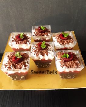 Home Baked designer Cakes and Muffins