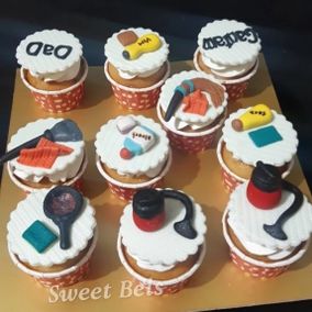 Home Baked designer Cakes and Muffins